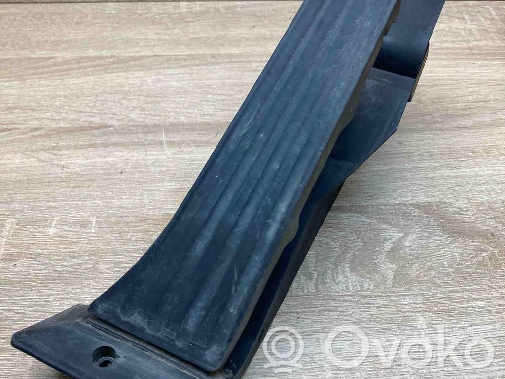 BMW 7 E65 E66 Akseleratora pedālis 