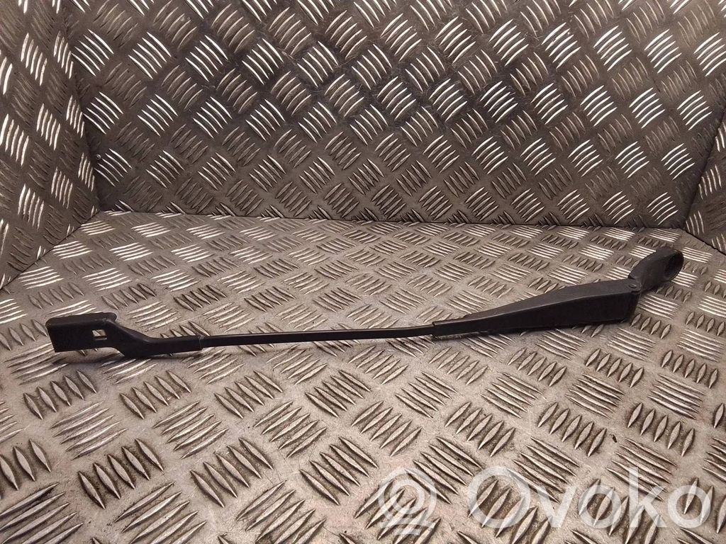 Peugeot 308 Front wiper blade arm 
