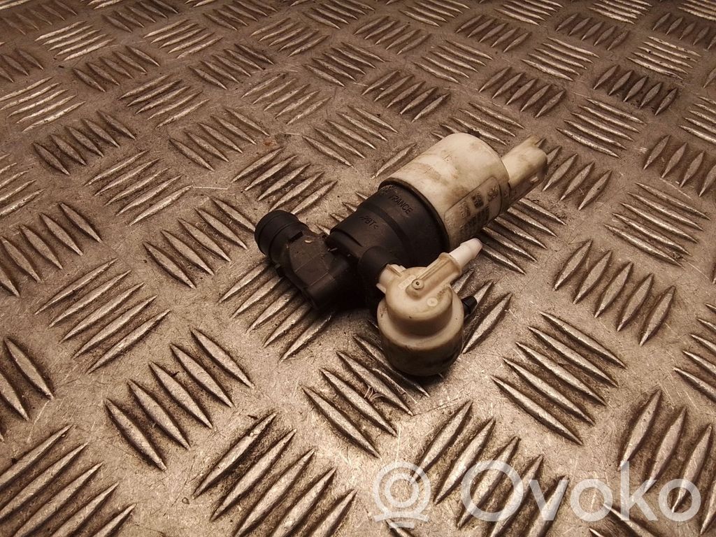 Peugeot 308 Windscreen/windshield washer pump 