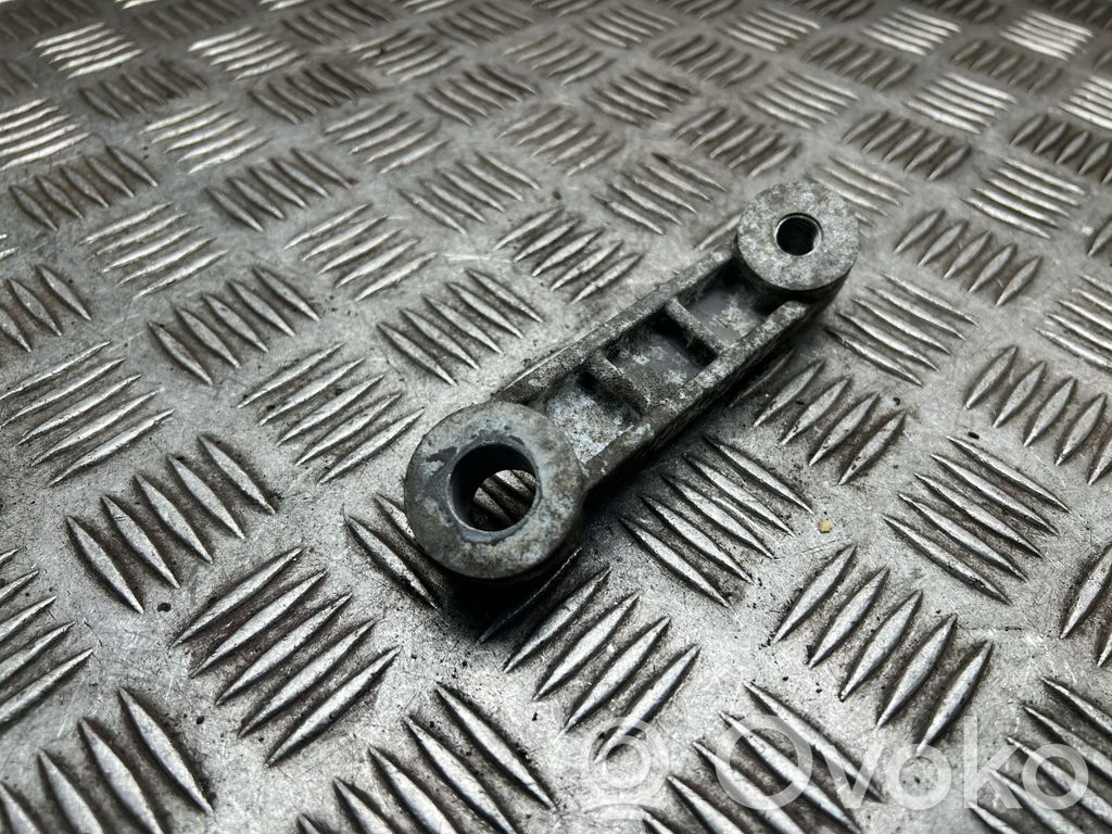 Opel Vivaro Engine mounting bracket 