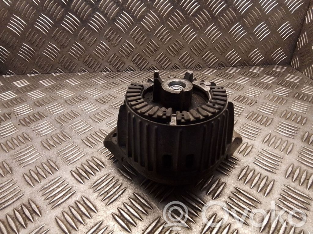Mercedes-Benz E A207 Engine mount bracket 