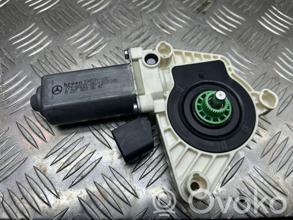 Mercedes-Benz E A207 Silnik regulatora szyby drzwi przednich 