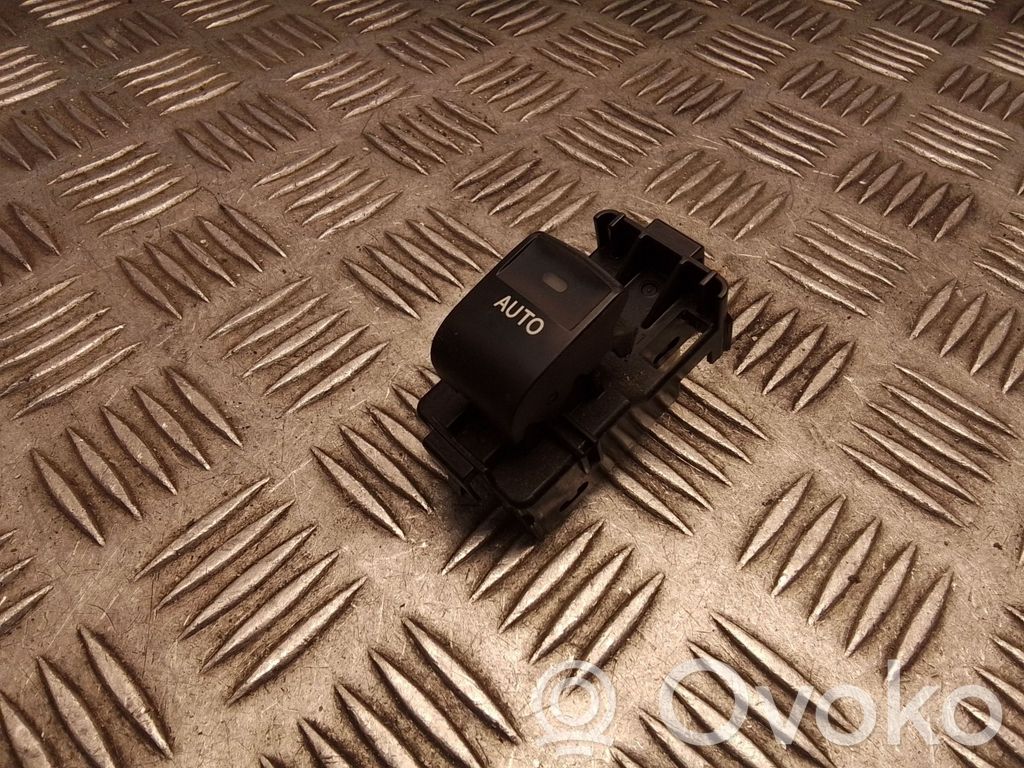 Toyota Prius (XW30) Electric window control switch 