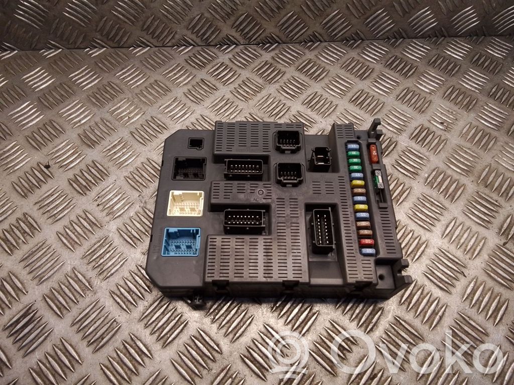 Peugeot 308 Fuse module 