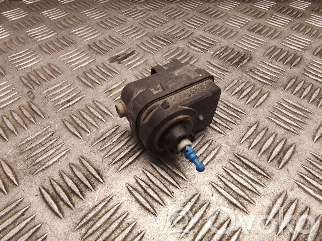 Opel Vivaro Headlight level adjustment motor 