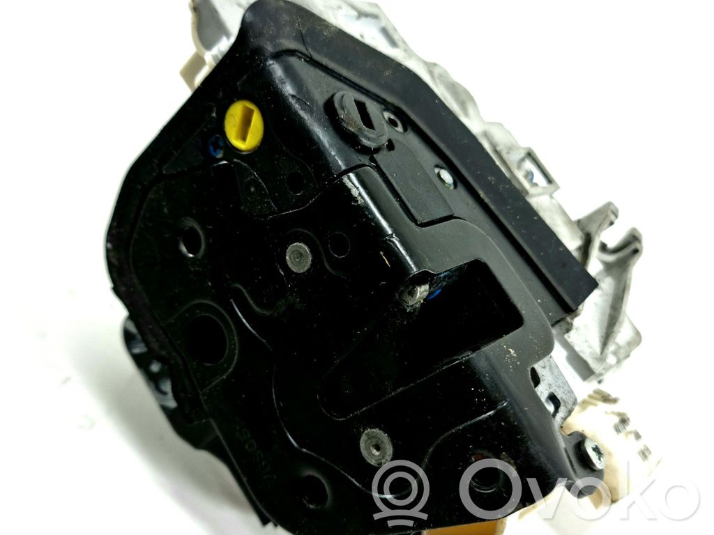 Audi A4 S4 B7 8E 8H Takaoven lukko 