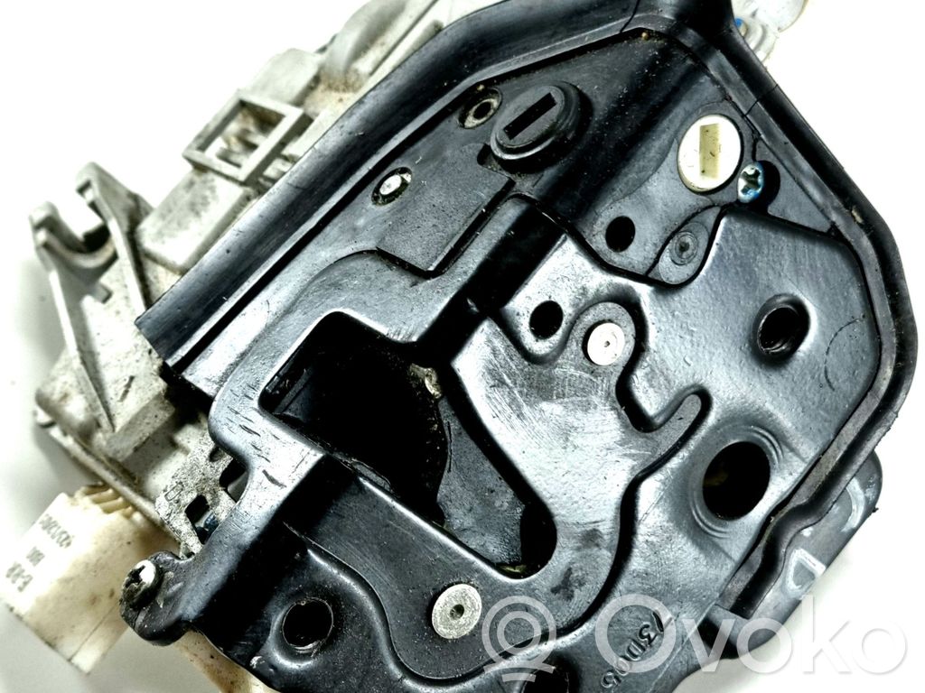 Audi A4 S4 B7 8E 8H Aizmugurē slēdzene 
