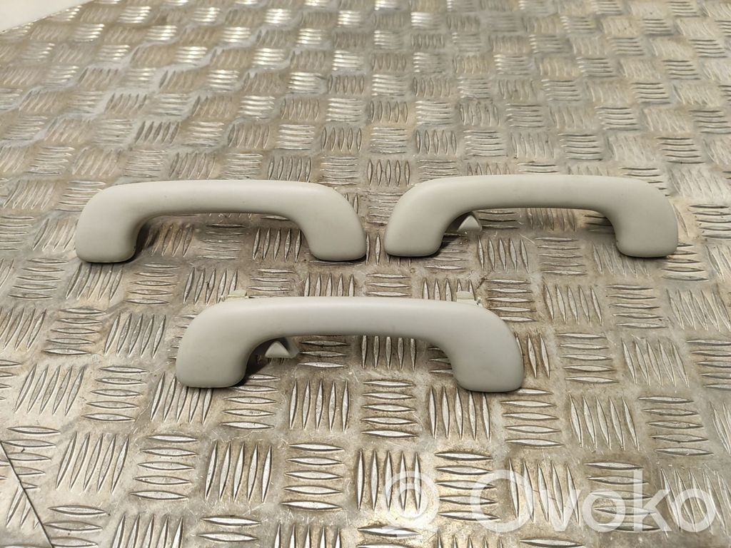 Nissan Qashqai+2 A set of handles for the ceiling 