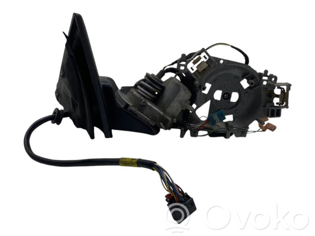 Elektryczne lusterko boczne drzwi   8T1857410AK