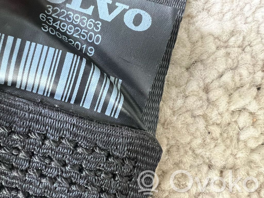 Volvo XC40 Cinturón trasero 