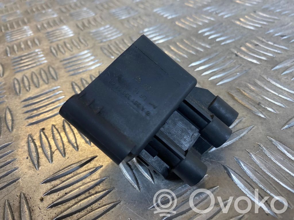 Volkswagen PASSAT B6 Rozdzielacz / Blok zaworowy zawieszenia pneumatycznego osi tylnej 