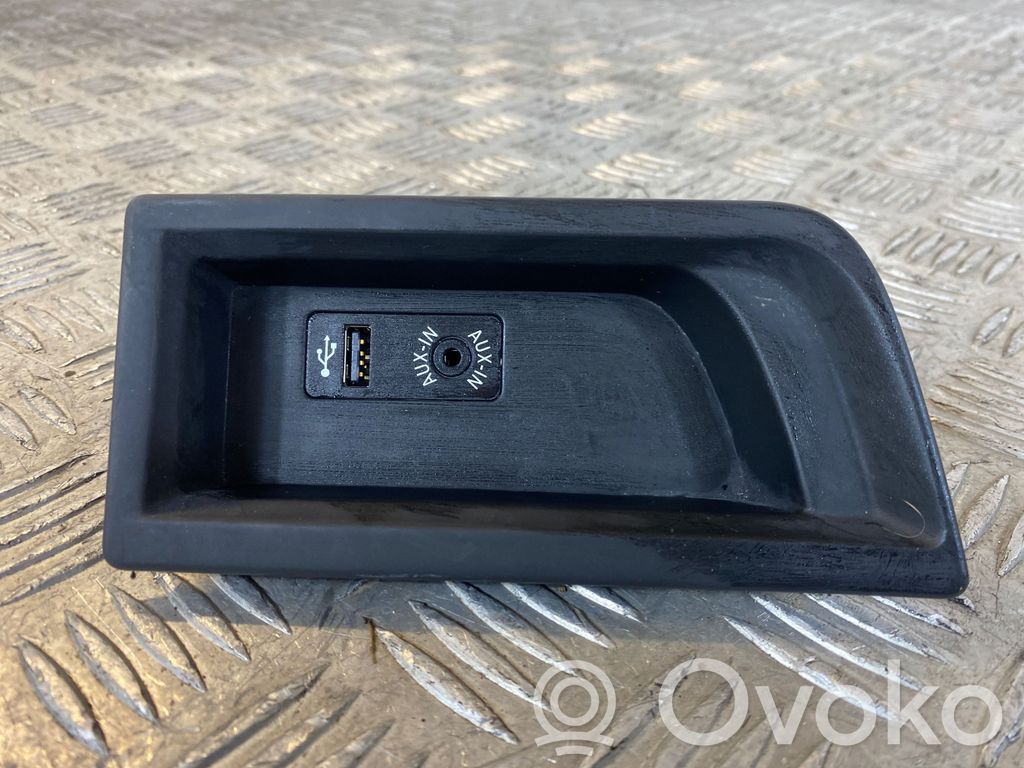 BMW 3 F30 F35 F31 Enchufe conector USB 
