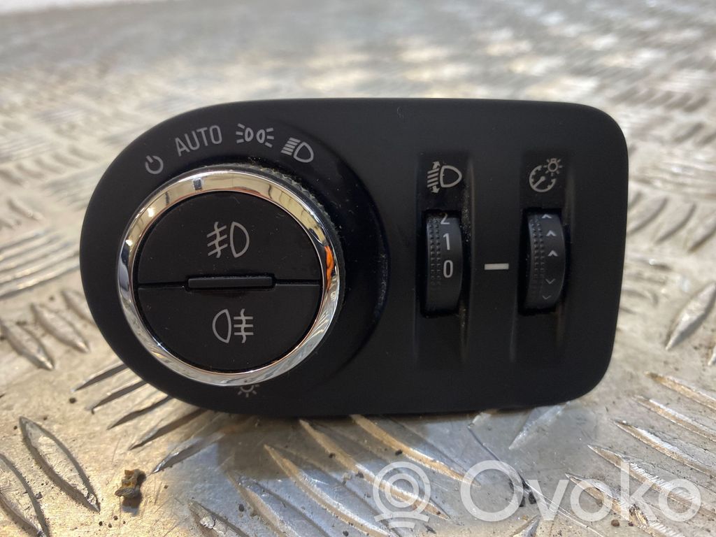 Opel Zafira C Interruptor de luz 