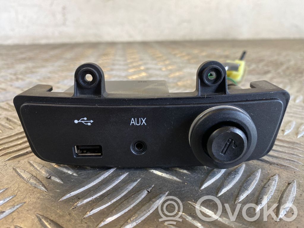 SsangYong Korando USB-pistokeliitin 