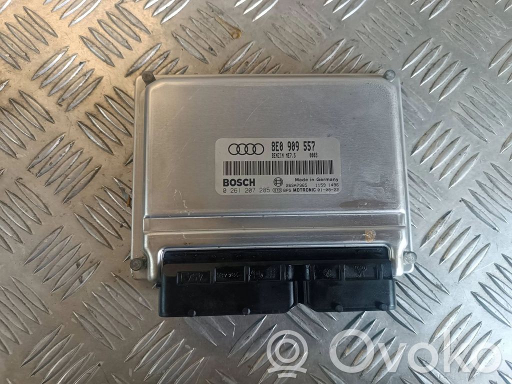Audi A4 S4 B6 8E 8H Moottorin ohjainlaite/moduuli 
