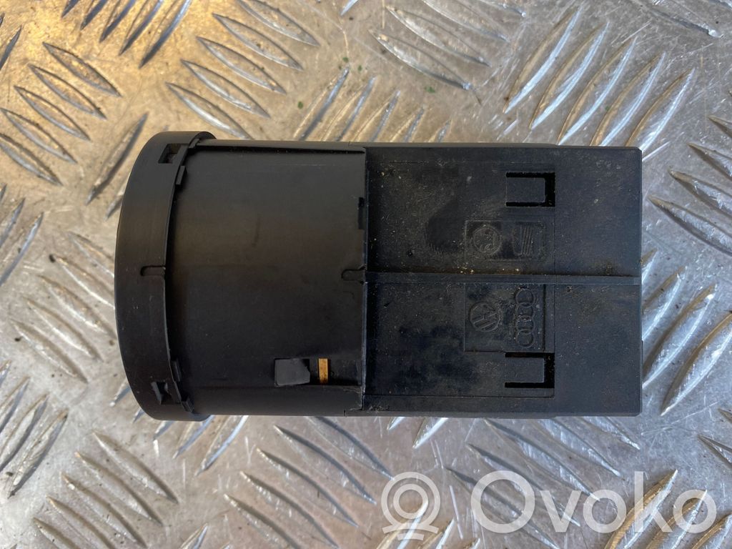 Volkswagen Polo IV 9N3 Interruttore luci 