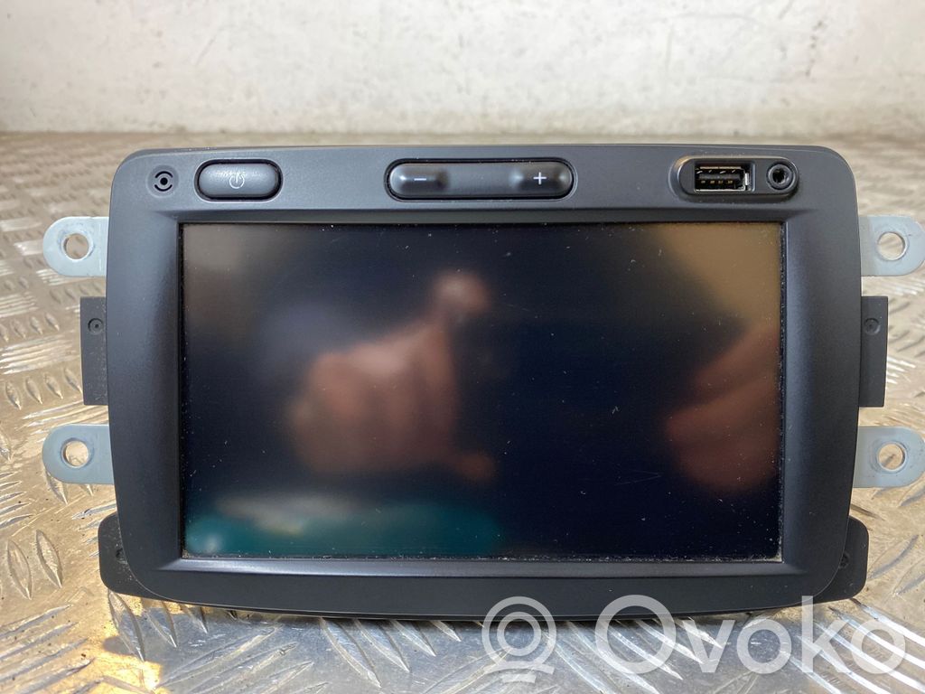 Panel / Radioodtwarzacz CD/DVD/GPS   281157850R,LAN5200WR1,210404122,276660
