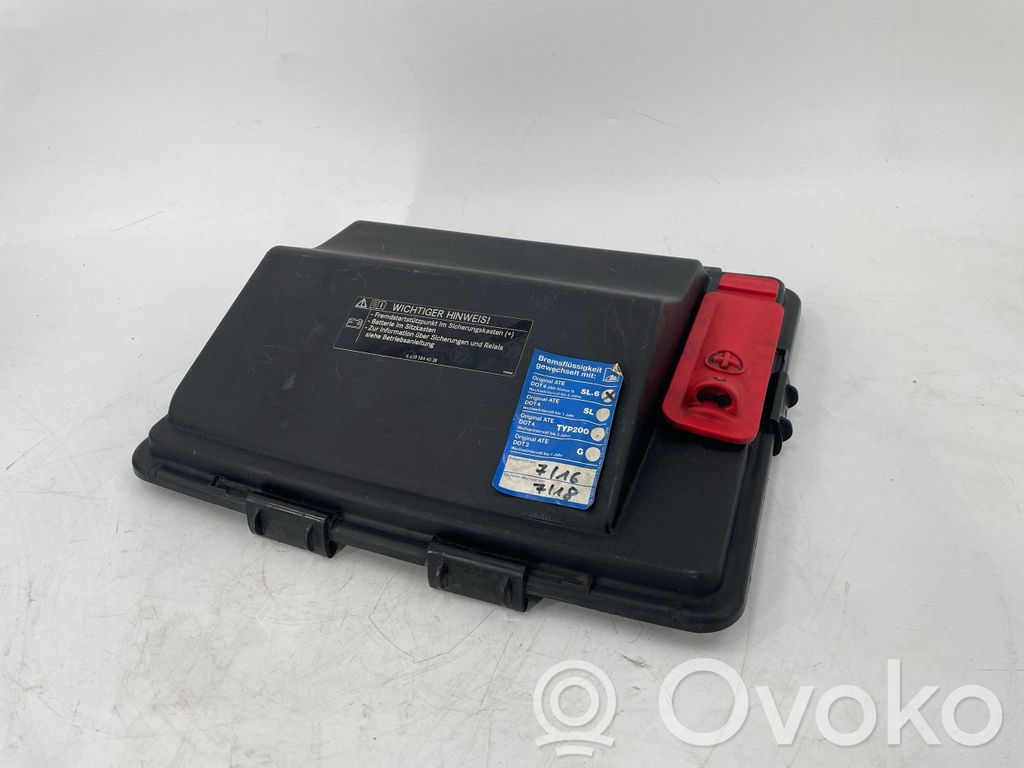 Mercedes-Benz Vito Viano W639 Coperchio/tappo della scatola vassoio della batteria 