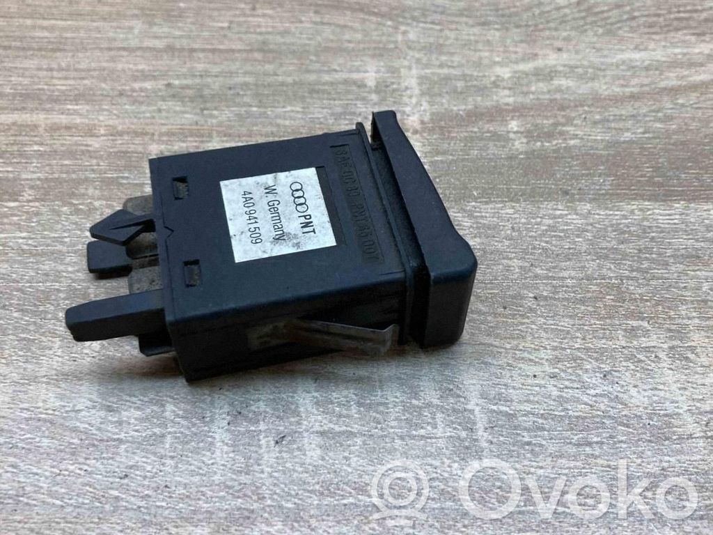 Audi 80 90 S2 B4 Hätävilkkujen kytkin 