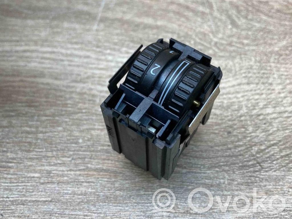 Volkswagen PASSAT B7 Comutator control nivel faruri 