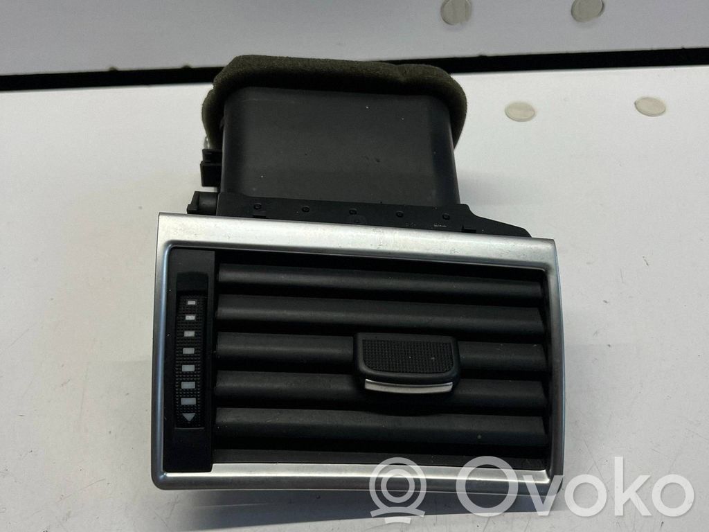 Audi A8 S8 D3 4E Kojelaudan sivutuuletussuuttimen kehys