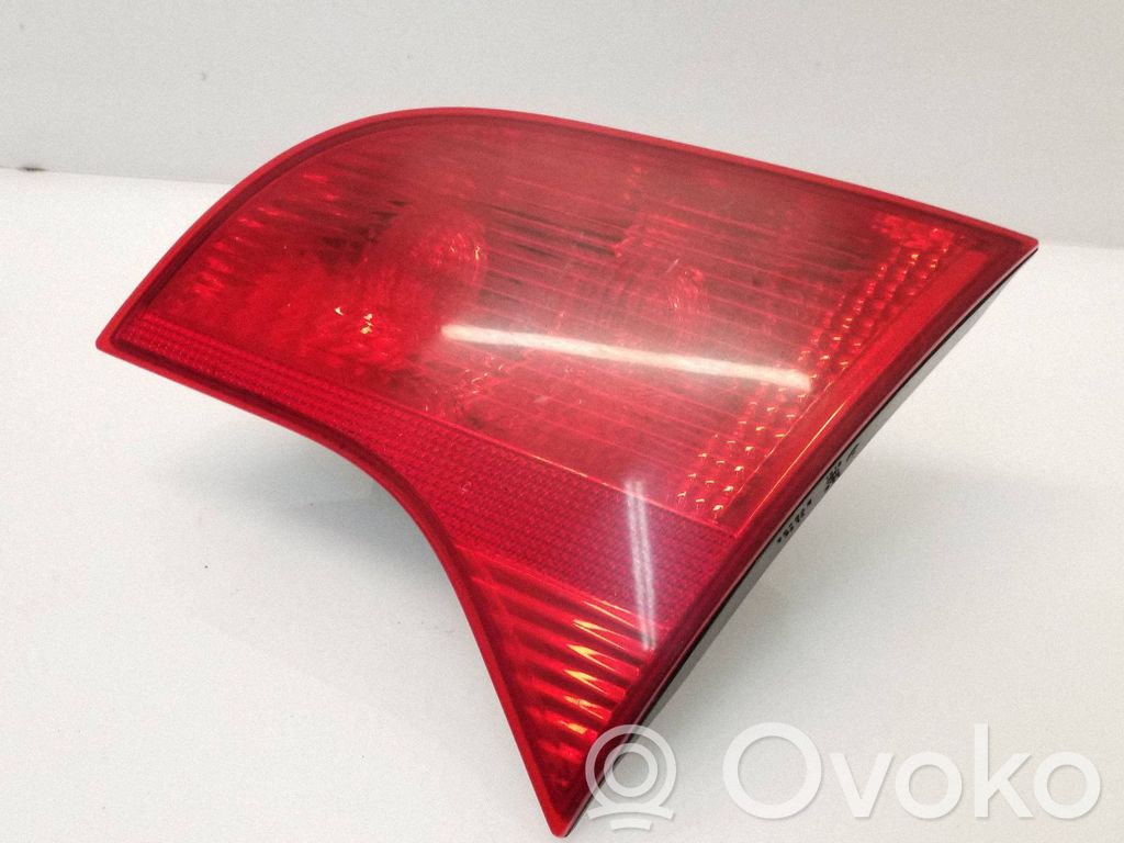 Audi A4 S4 B7 8E 8H Lampy tylnej klapy bagażnika 