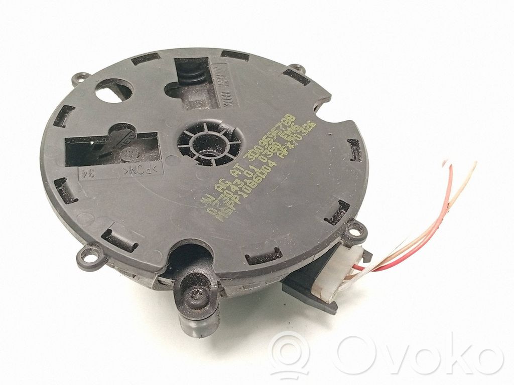 Volkswagen Golf VI Element lusterka bocznego drzwi przednich