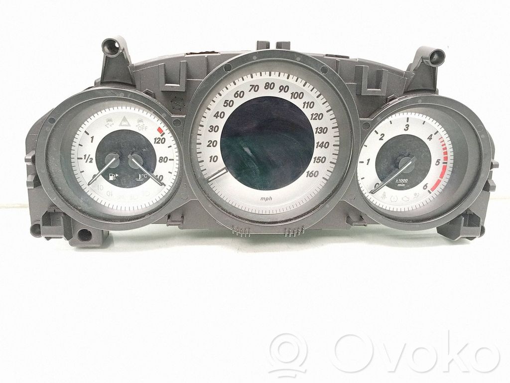 Mercedes-Benz C W204 Geschwindigkeitsmesser Cockpit