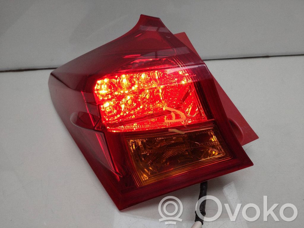 Toyota Auris E180 Luz trasera/de freno