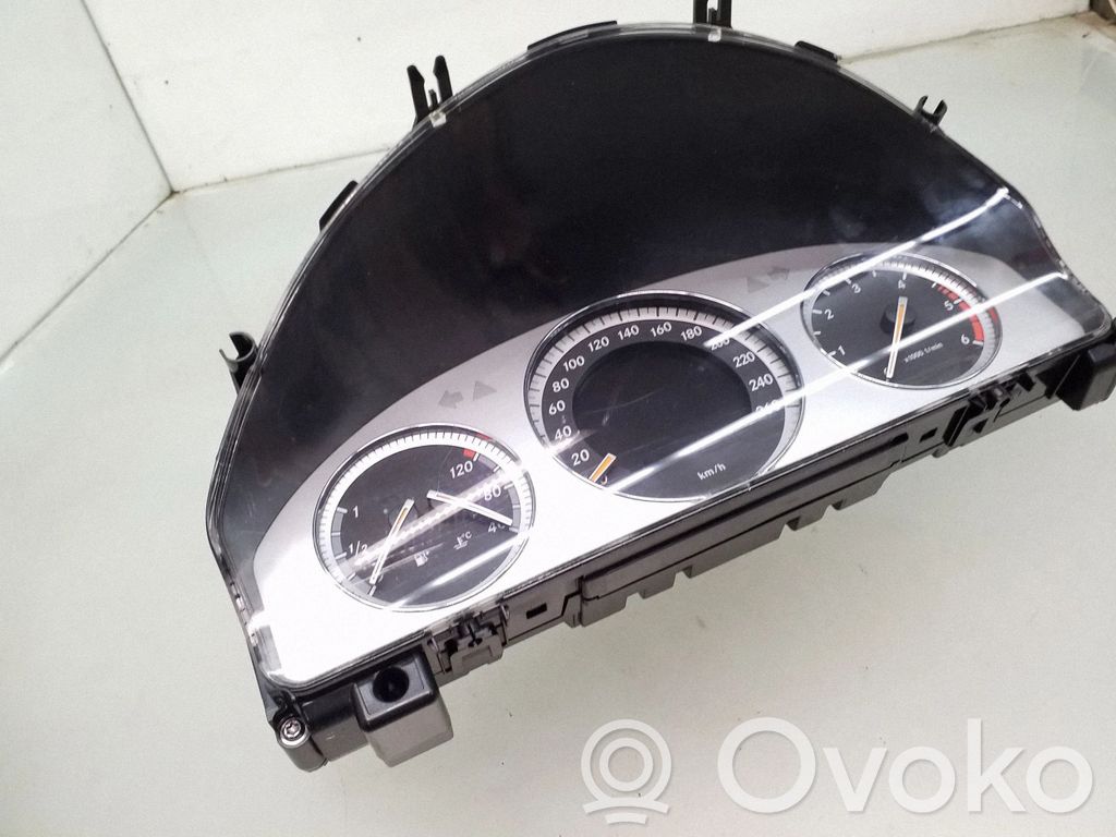 Mercedes-Benz C W204 Nopeusmittari (mittaristo)