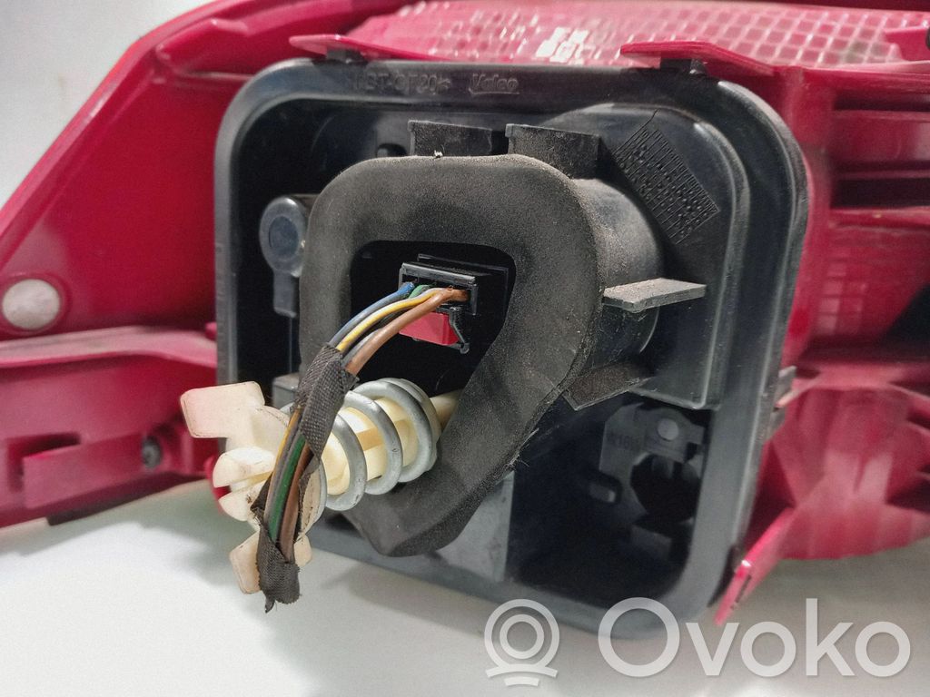 Volkswagen PASSAT B7 Luz trasera/de freno
