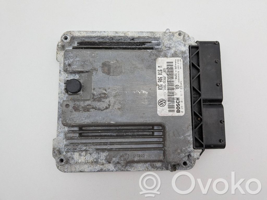 Volkswagen Golf V Calculateur moteur ECU 