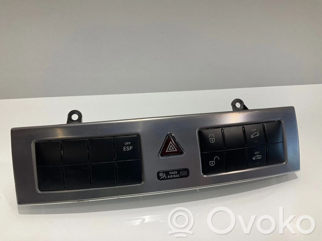 Mercedes-Benz C W203 Interruttore luci di emergenza 