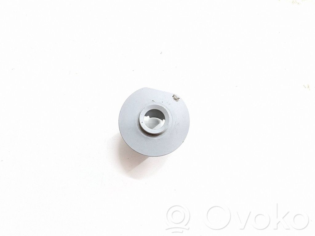 Volkswagen Golf V Soporte del sensor de aparcamiento trasero (PDC)
