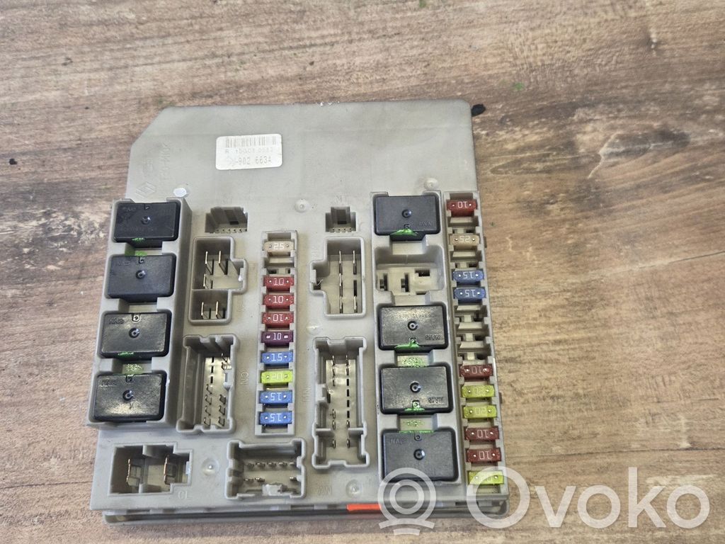 Renault Clio III Sicherungskasten komplett