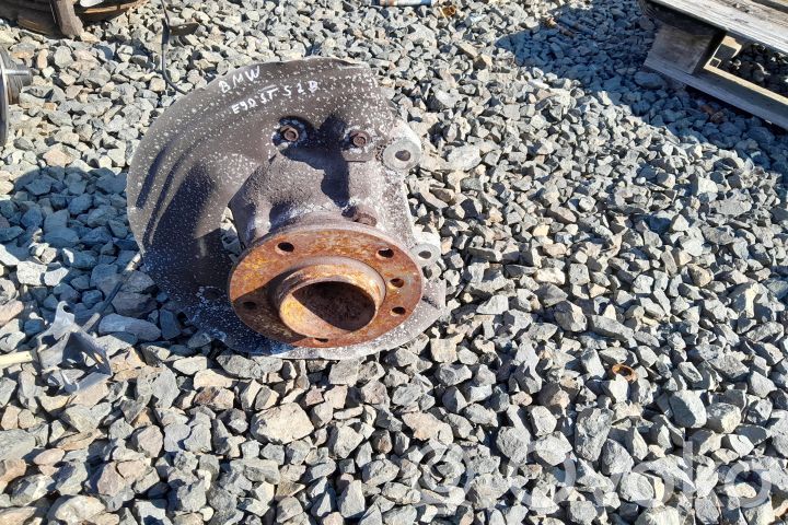 Front wheel hub