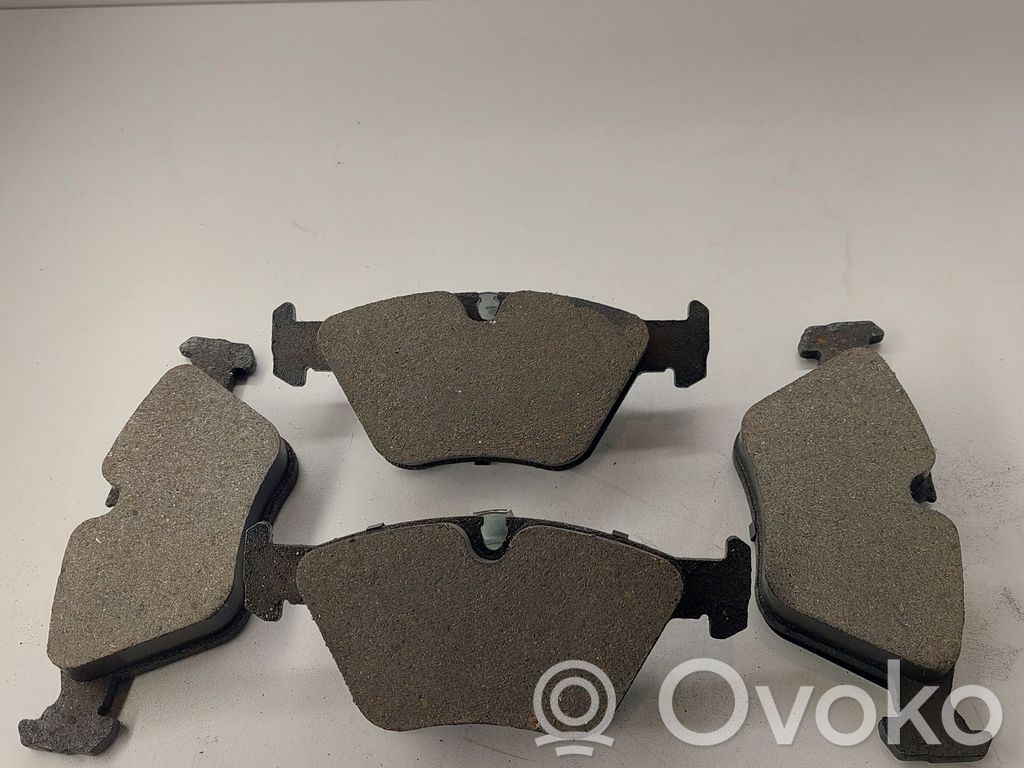 BMW 5 E39 Brake pads (front) 