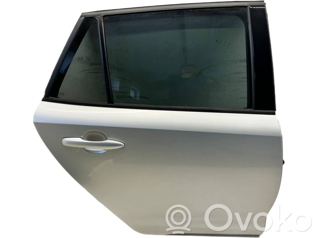 Aizmugurējās durvis   OYT26257