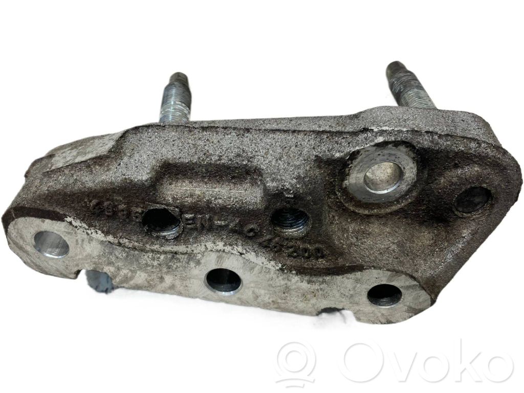 Toyota Avensis T270 Engine mounting bracket 