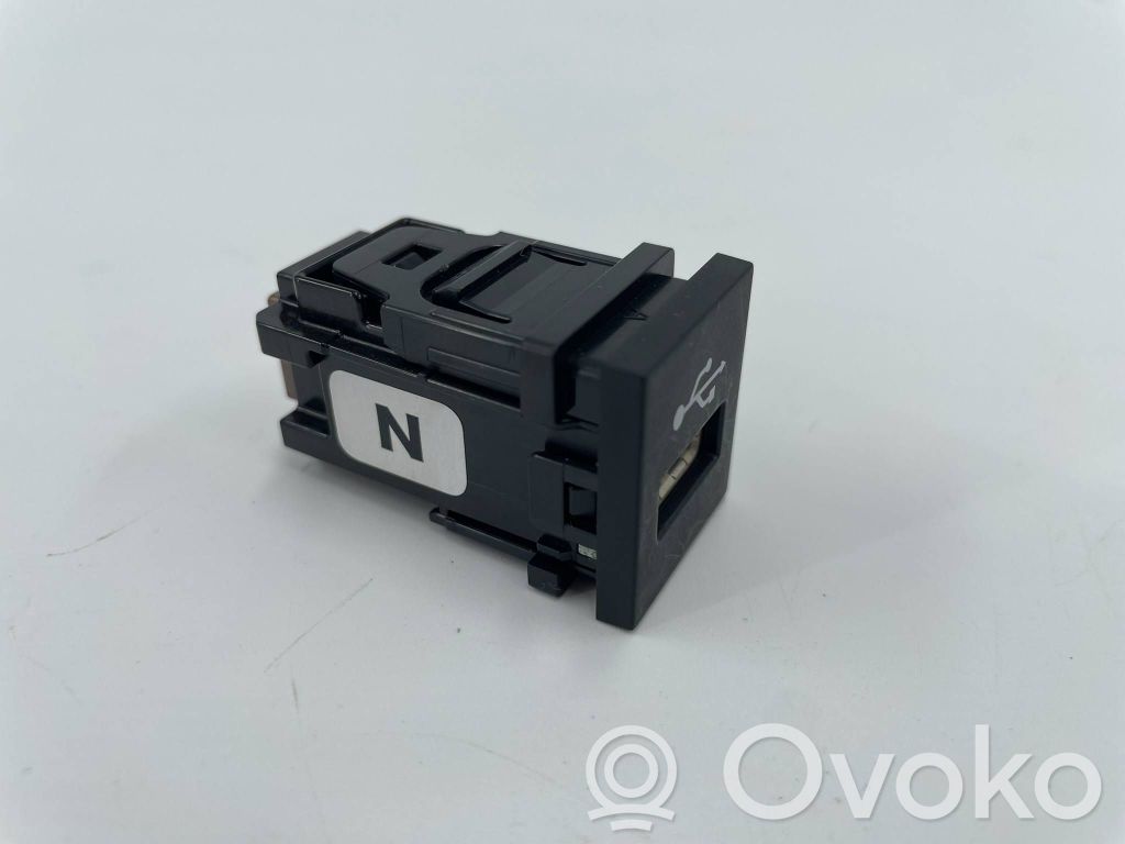 Toyota Corolla Cross Gniazdo / Złącze USB 