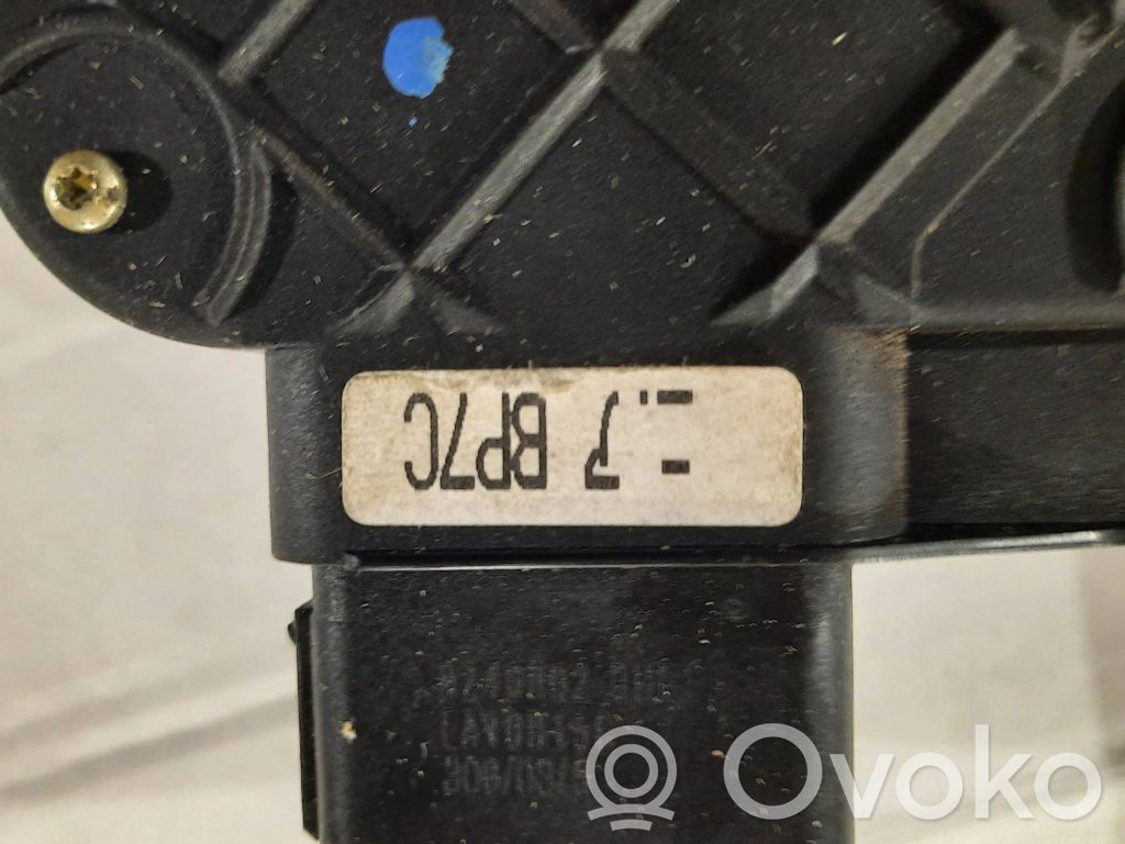 Mazda 3 I Front door lock 