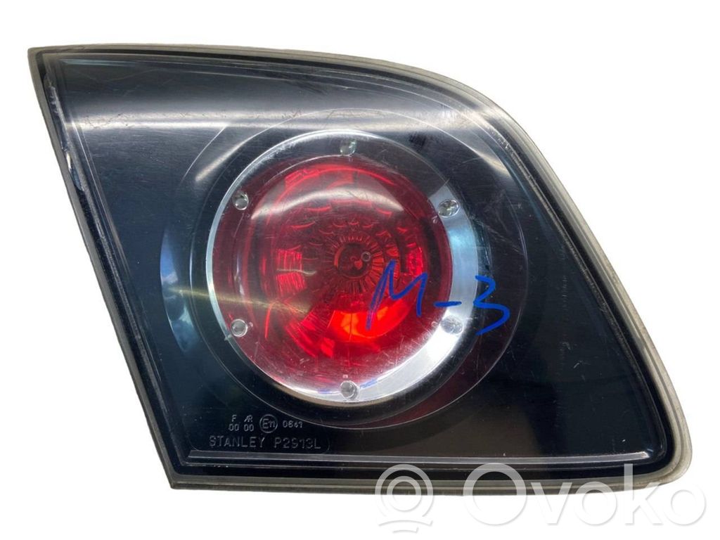 Mazda 3 I Galinis žibintas dangtyje 