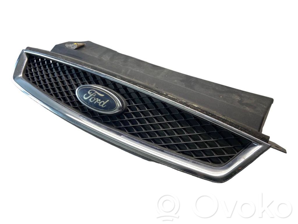 Ford Focus Front bumper upper radiator grill 