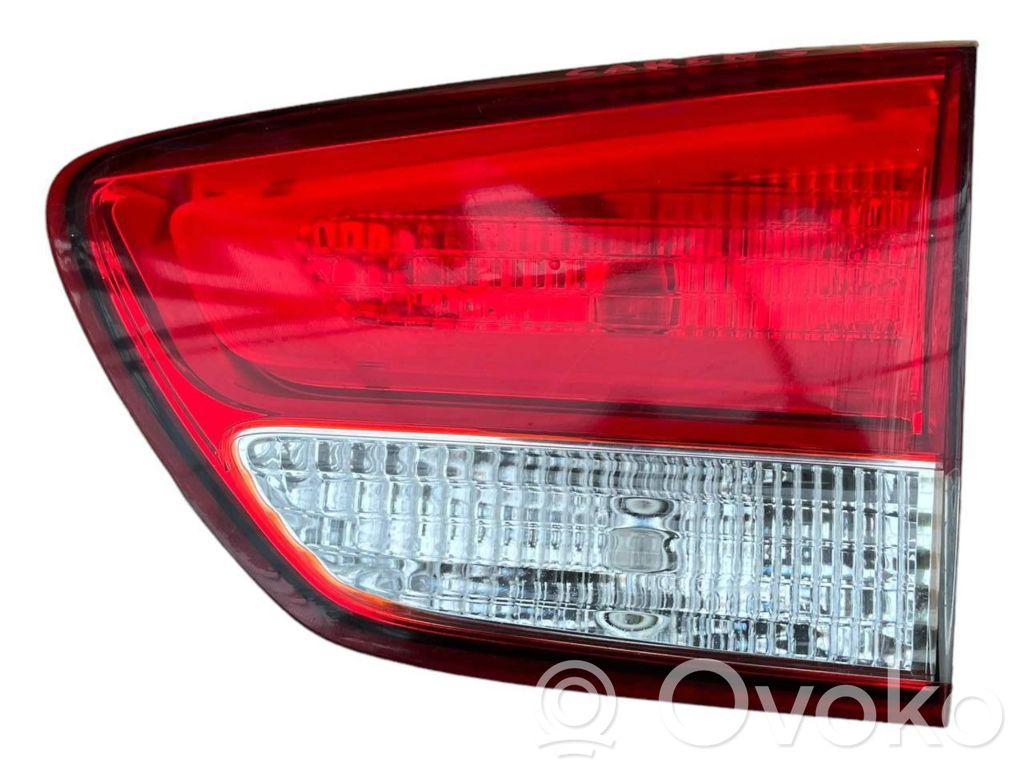 KIA Carens III Takaluukun takavalot 