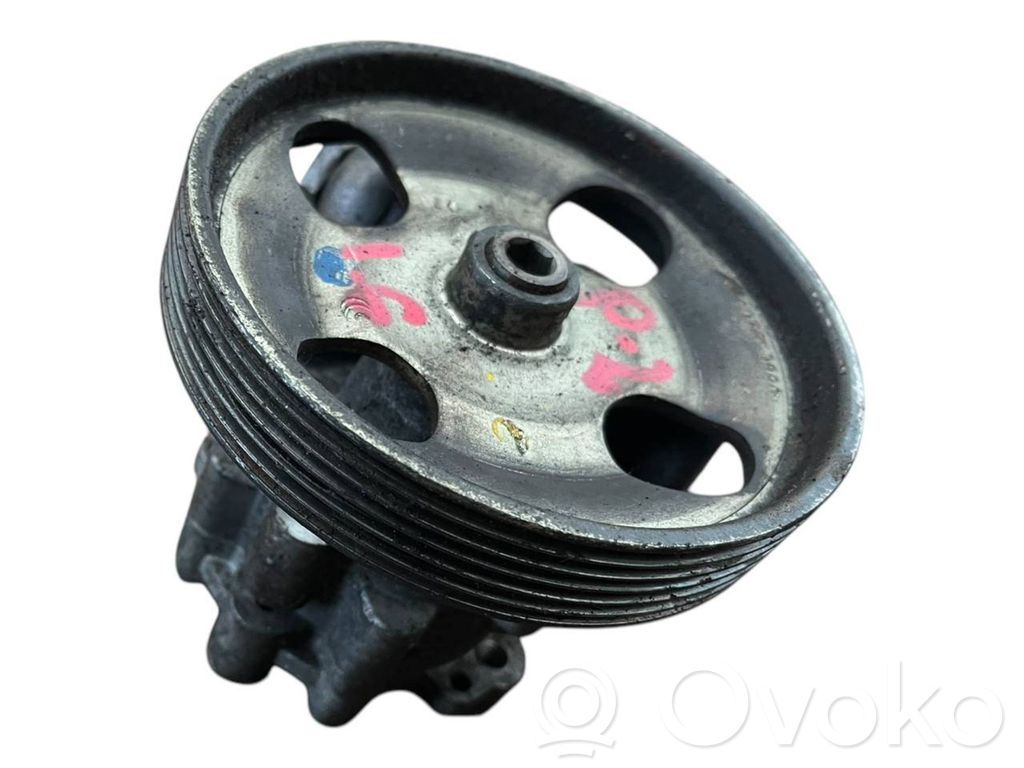 Peugeot 407 Power steering pump 