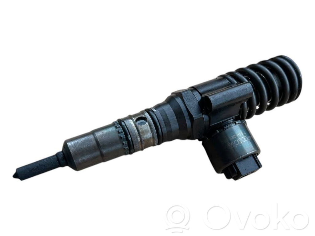 Volkswagen PASSAT B6 Inyector de combustible 