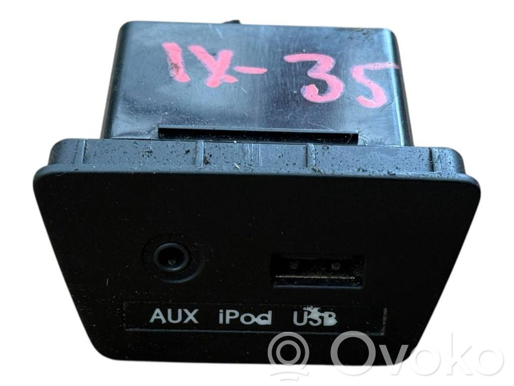 Hyundai ix35 Enchufe conector entrada auxiliar 