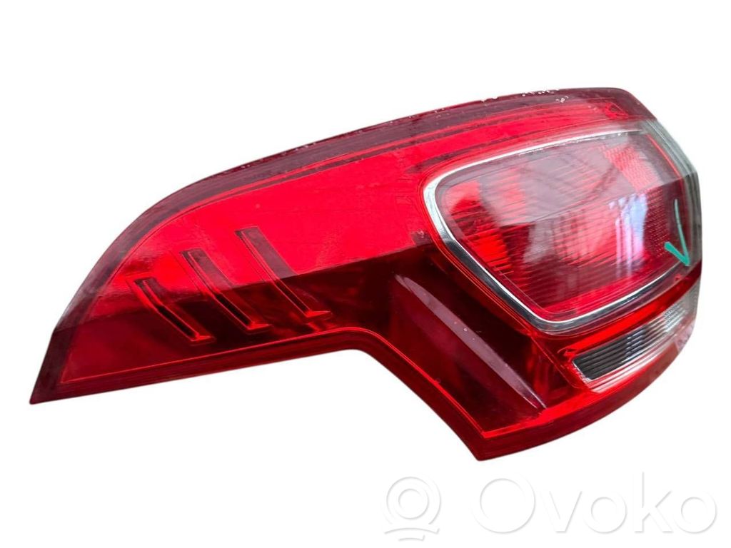 Ford B-MAX Aizmugurējais lukturis virsbūvē 