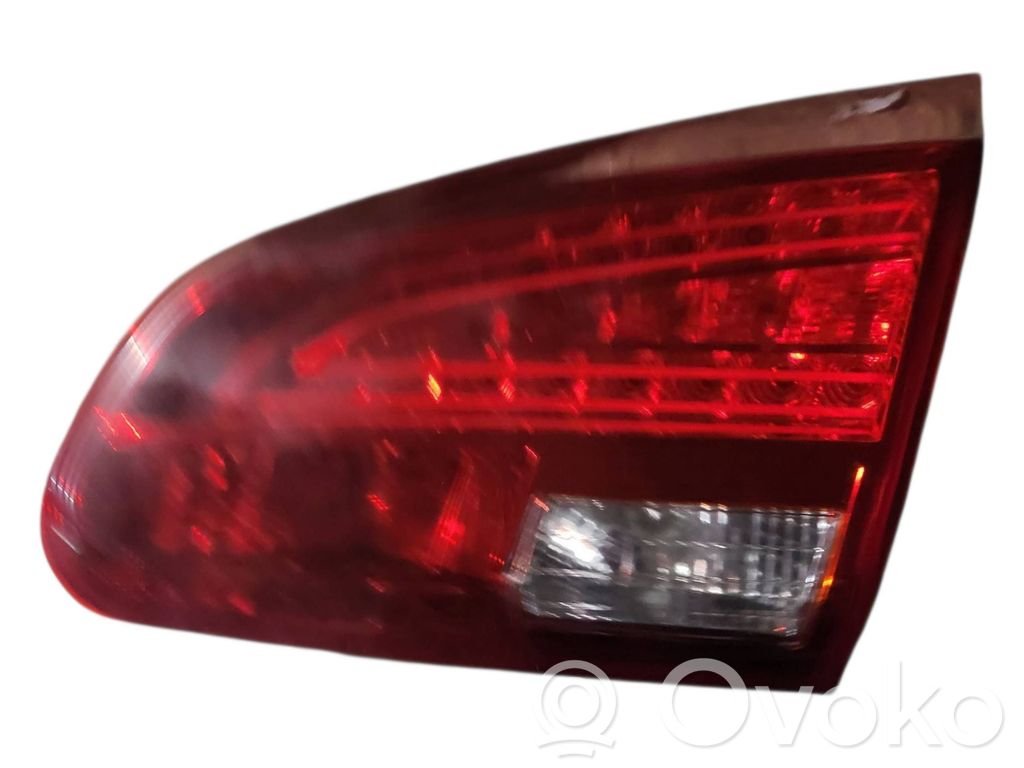 KIA Ceed Galinis žibintas dangtyje 