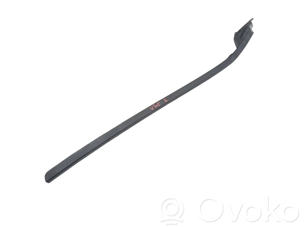 Windshield trim   31378573
